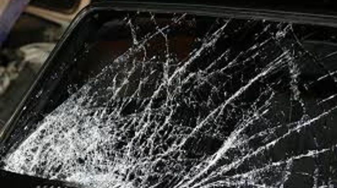 Şəkidə zəncirvari qəza olub, minik maşını çaya düşüb 