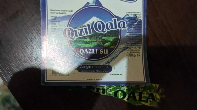 Saxta içkilər istehsal edən müəssisə onları restoranlara verirmiş – ADLAR - FOTOLAR 