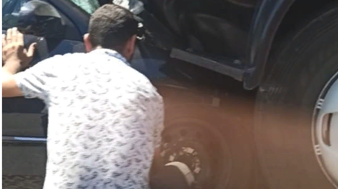 Qazaxda qəza baş verib: minik avtomobil yük maşının altına girdi   - FOTO - VİDEO