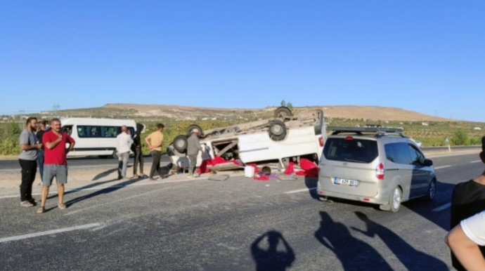 Ağır yol qəzası baş verib, azı 20 nəfər yaralanıb 