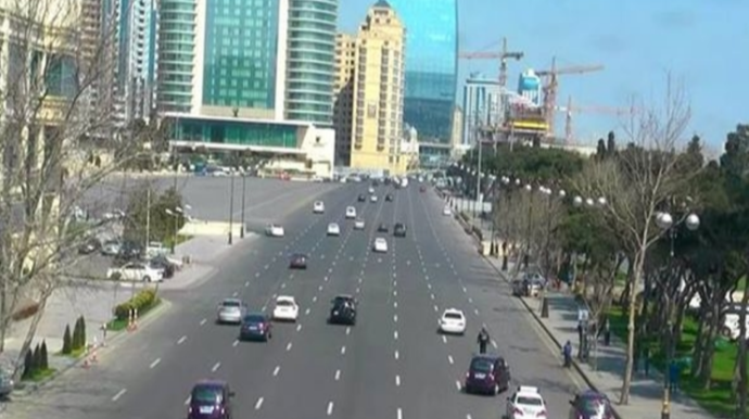 Bakının iki mərkəzi küçəsində yollar açılır