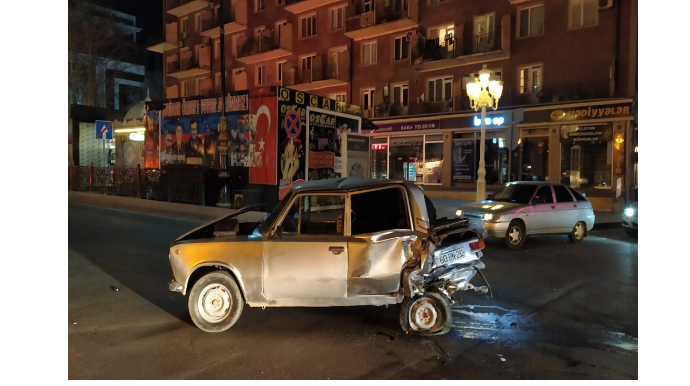 Gəncədə dönmə əməliyyatı zamanı 3 avtomobil toqquşub - FOTO
