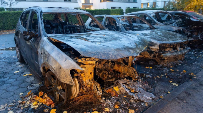 Deputatın avtomobili yandırıldı - FOTOLAR 