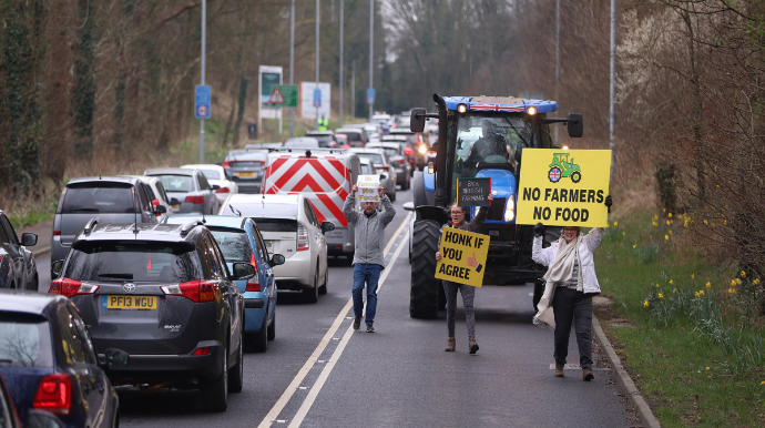 Londonun mərkəzində fermerlər etiraz aksiyası  keçiriblər