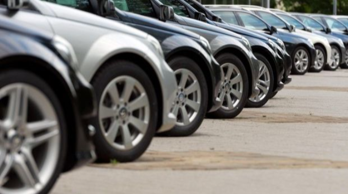 Nazirliyin xidməti avtomobillərinin sayı üç dəfədən çox azaldıldı