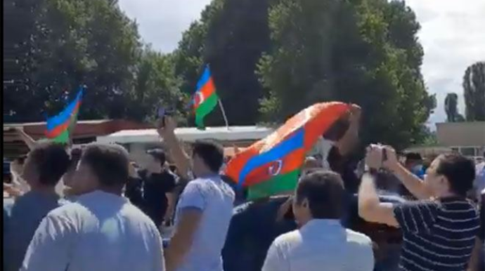 Qazax sakinləri şəhid mayorun cənazəsini alqışlarla qarşıladı - VİDEO 