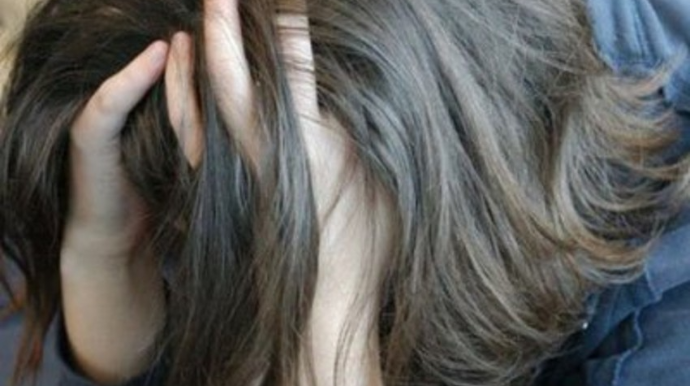 Gənc qız anası və qardaşı tərəfindən ağır fiziki işgəncələrə məruz qalıb - FOTO