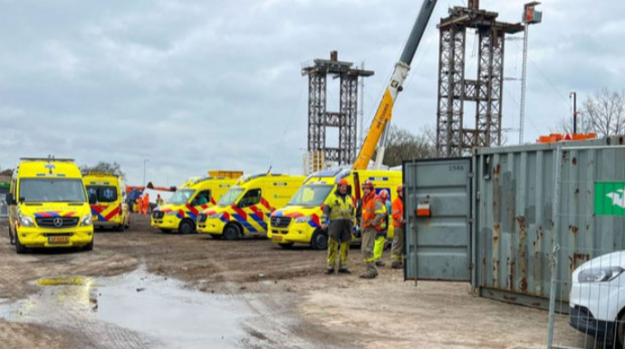 Niderlandda körpü uçdu: Ölənlər və yaralananlar var    - VİDEO - FOTO