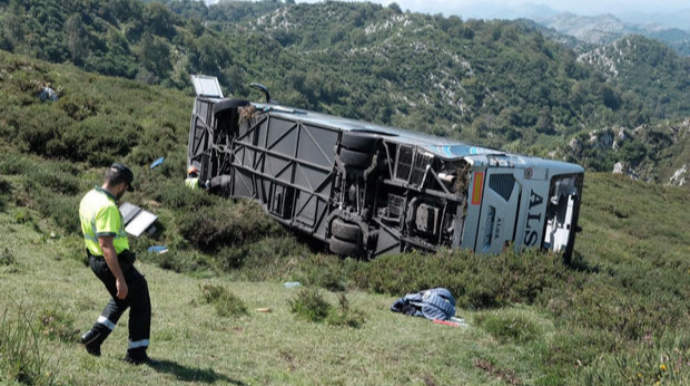 İspaniyada avtobus qəzaya uğrayıb, 40-dan çox insan yaralanıb - VİDEO 