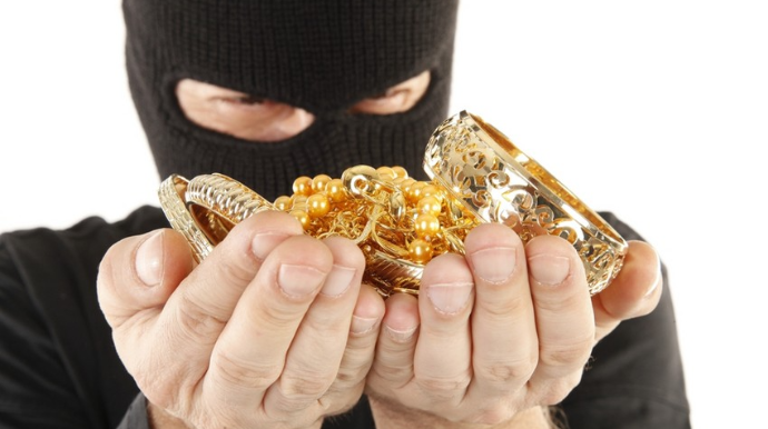 Mənzildən 6 min manatlıq oğurluq edildi 