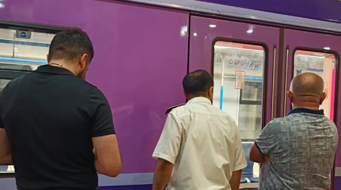 Bakı metrosunda sərnişinlər qatardan DÜŞÜRÜLDÜ - FOTO - VİDEO 