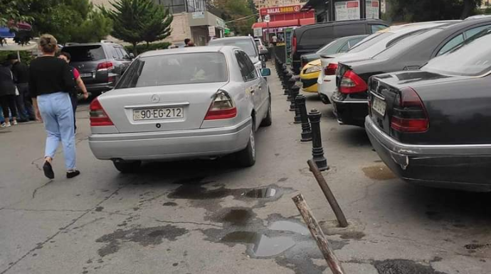 Təhlükəsizlik üçün quraşdırılan tumbalar burda "yoxa çıxır" - FOTO 