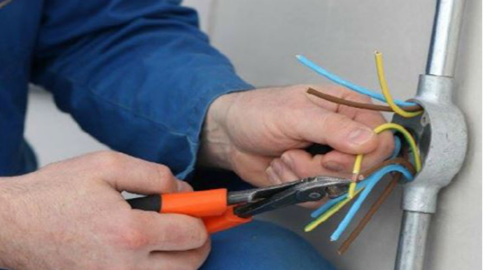 “Azərişığ”ın əməkdaşını cərəyan vurub öldürdü 