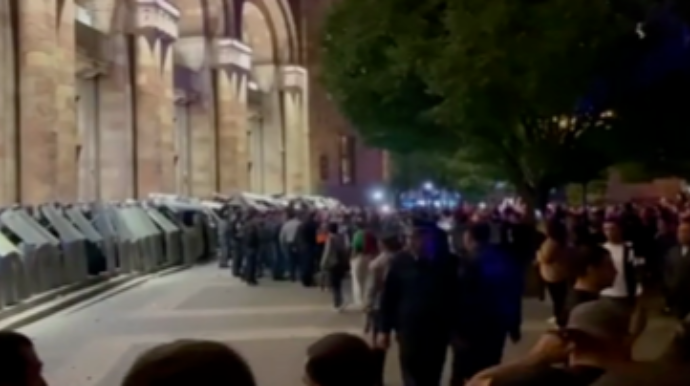 İrəvanda nümayişçilərlə polis arasında toqquşmalar baş verib   - VİDEO - YENİLƏNİB