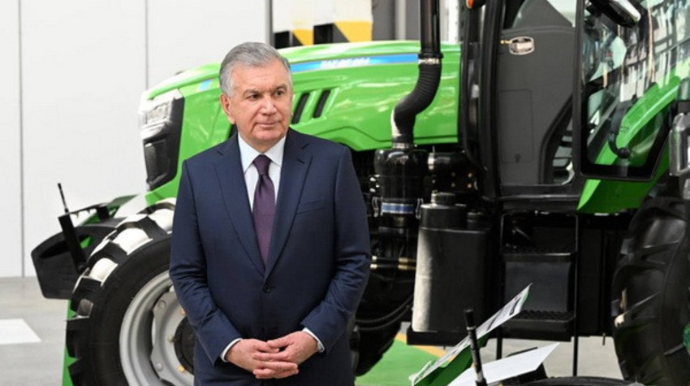 Özbəkistanda ilk universal traktor istehsal edilib