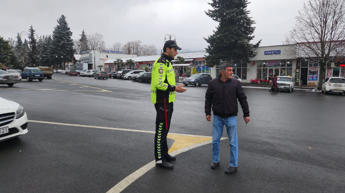 Qaxda yolu piyada keçidlərindən keçməyənlər cərimələndi - FOTO