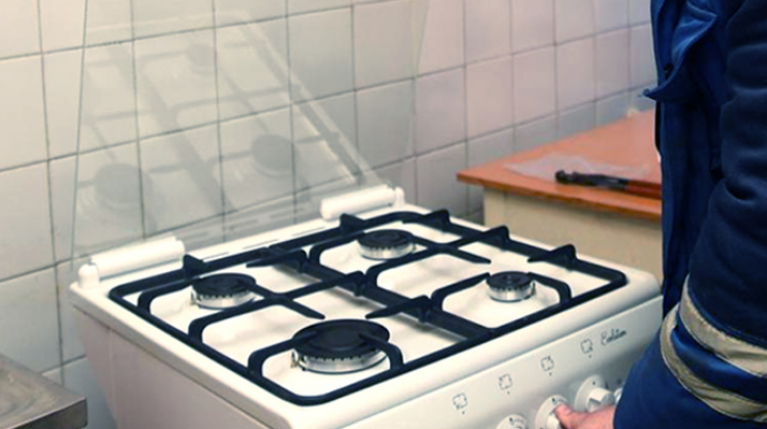 Azərbaycanda dəhşətli intihar - Qazı açıq qoyub yatdı 