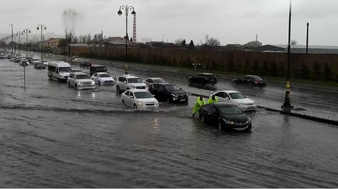 На ряде дорог Баку затруднено движение транспорта - СПИСОК + ФОТО   - ОБНОВЛЕННЫЙ