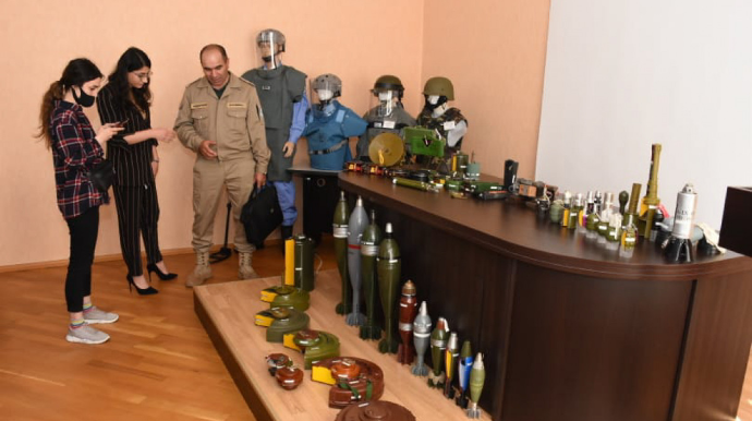 ANAMA-da azad olunmuş ərazilərdə aşkarlanan silah-sursatın sərgisi - FOTO