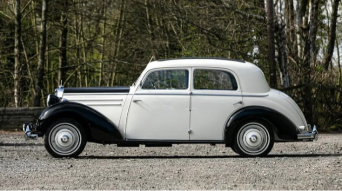 Bu məşhurun "Mercedes"i satışda: İçindən görün nələr çıxdı - FOTOLAR 