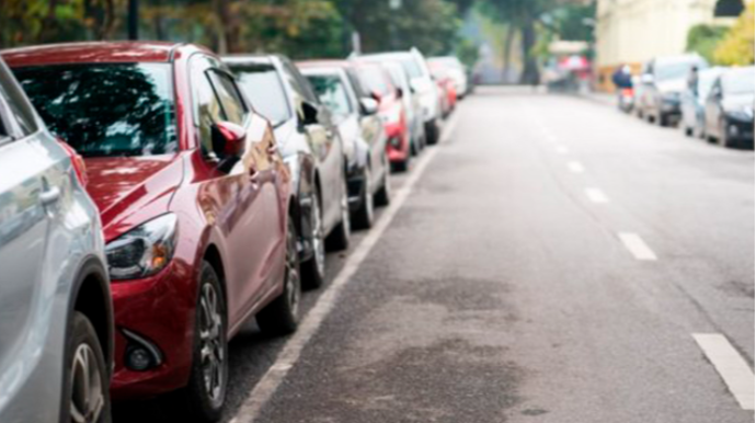Bakıda artan parklanma problemi: "Sakinlər öz həyətlərinə daxil ola bilmirlər" 