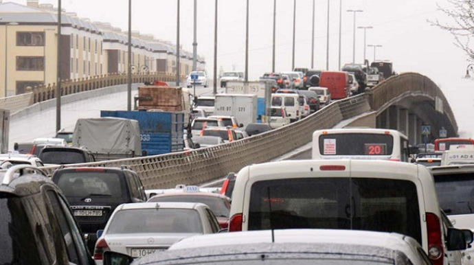 Paytaxt yolllarında svetoforlara “yaşıl dalğa”  rejimi tətbiq edildi - FOTO