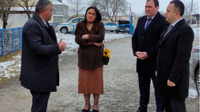 Rəsmi şəxslər qalmaqallı məktəbə  getdilər  - FOTO