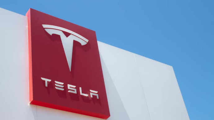 “Tesla” bu şirkəti məhkəməyə verib 