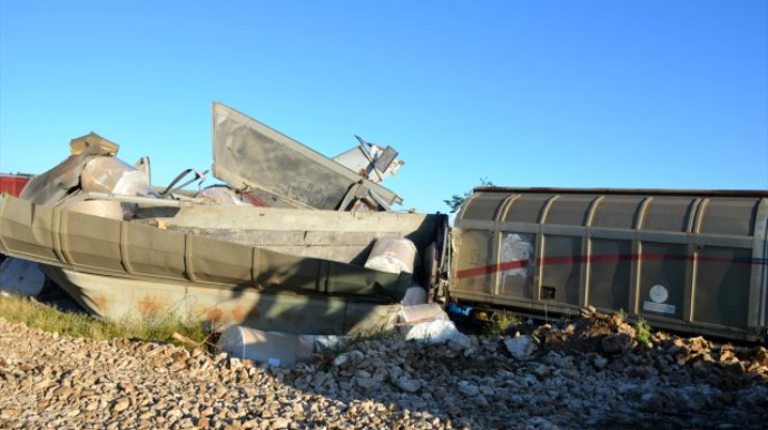 Türkiyədə iki yük qatarı toqquşdu;  1 ölü, 3 yaralı - FOTO 