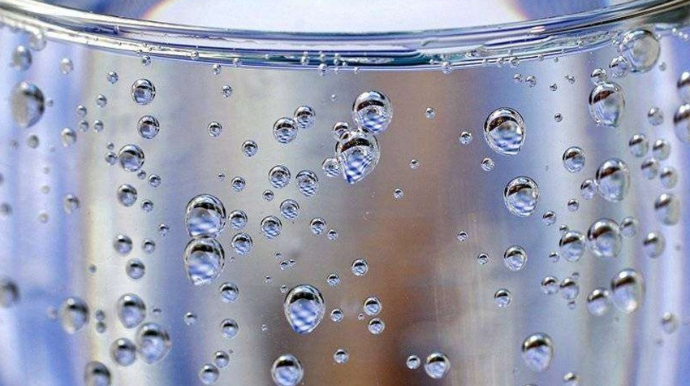 Alimlər təsadüfən havadan su çıxarmaq üçün inqilabi material yaradırlar 