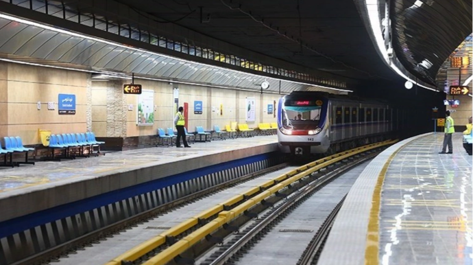 Tehran metrosu hazırda sığınacaq kimi istifadə olunur 