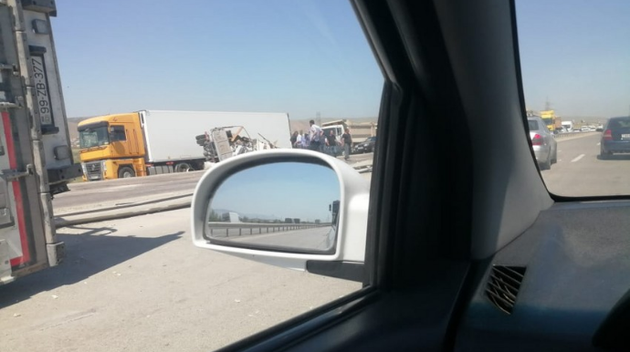 Bakı-Quba yolunda TIR aşıb,  magistralda tıxac yaranıb  - FOTO - VİDEO