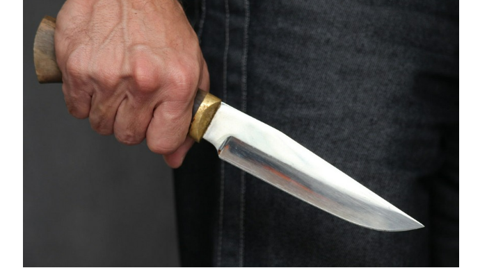 В Баку 42-летний мужчина получил множественные ножевые ранения во время драки