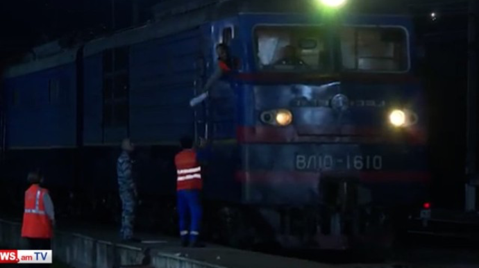 Azərbaycandan keçən qatar Ermənistana çatdı - VİDEO