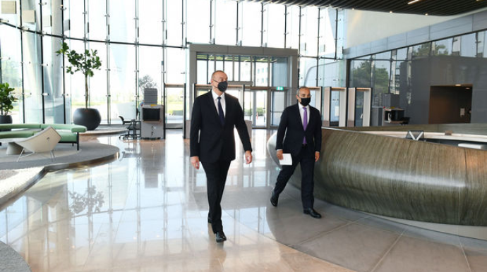 İlham Əliyev İqtisadiyyat Nazirliyinin yeni binasının açılışında iştirak etdi  - FOTO