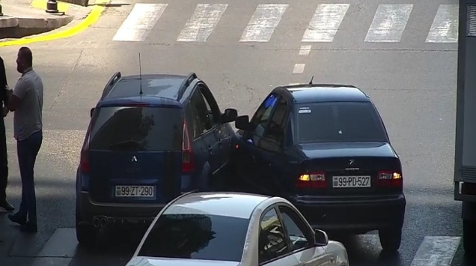 Bakıda qəza olub, yollarda sıxlıq yaranıb  - FOTO