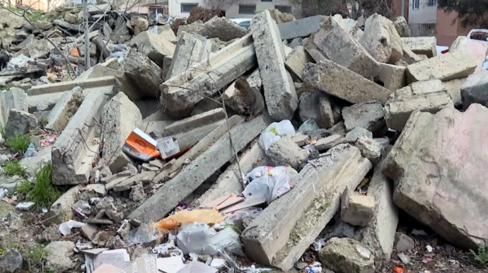 Xətaidə asfaltı dağıtdılar, bardurları sökdülər - VİDEO