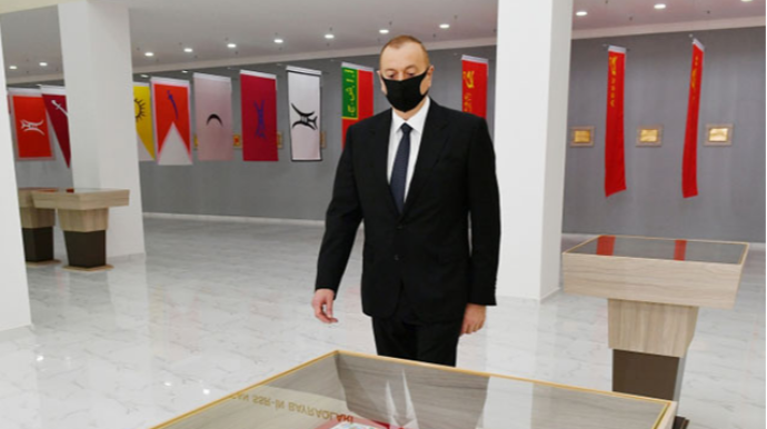 Prezident açılışda maska taxdı - FOTOLAR