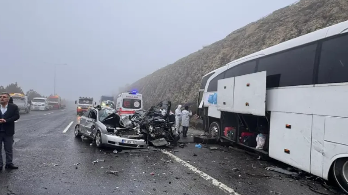 Türkiyədə ağır qəza - Ölənlər var - FOTO