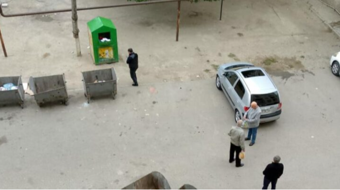 Sumqayıtda zibil qalmaqalı: Şəhid bacısı bütün məhəlləni ayağa qaldırdı - FOTOFAKT