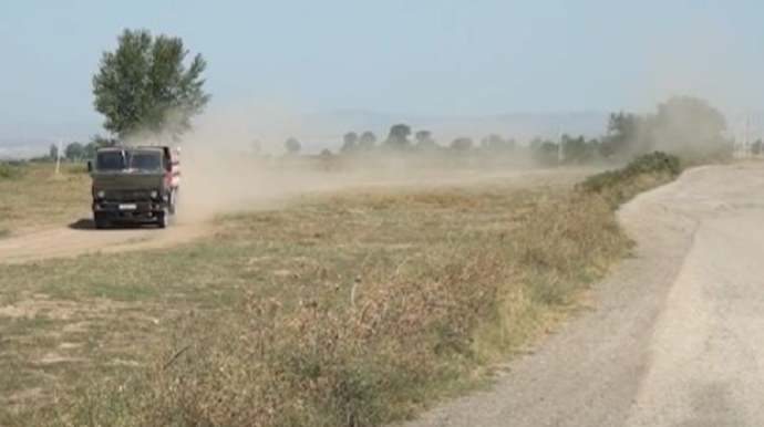 Ağstafada sürücülər bərbad yoldan şikayətlənirlər  - VİDEO