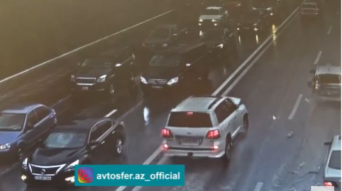 Yağışda qəza:  "Land Cruiser" "Hyundai" ilə belə toqquşdu  - VİDEO