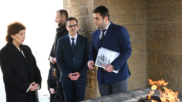 Şimali Makedoniya prezidenti "Atəşgah məbədi"ndə oldu