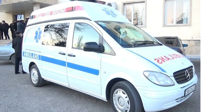 Goranboyda yol qəzası zamanı iki nəfər xəsarət alıb