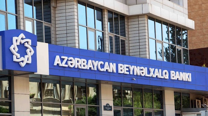 Beynəlxalq Bank müştəriləri vəsaiti nağdlaşdırmağa məcbur edir 
