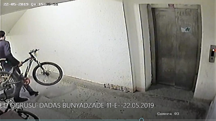 Azyaşlıya qarşı soyğunçuluq edildi 