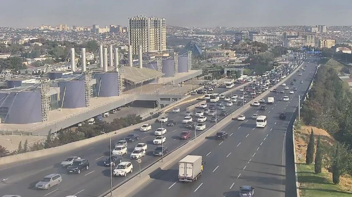 На каких улицах Баку 28 июля наблюдаются транспортные заторы? - ФОТО