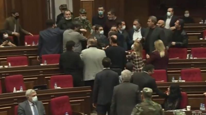 В армянском парламенте произошла драка  - ВИДЕО