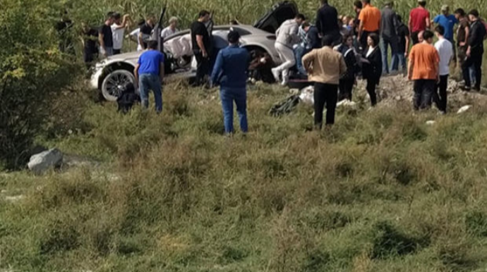 İçində beş qadının olduğu “Porsche” aşdı  - VİDEO