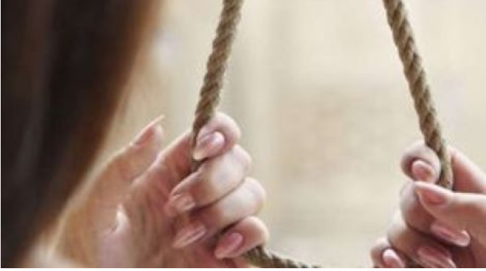 Şəkidə 20 yaşlı tələbə qız özünü asıb